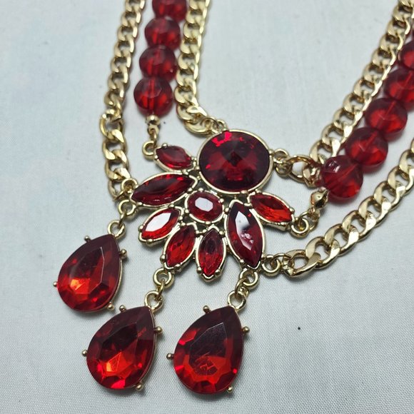 Bijou Drive 3 row gold chain with red crystal stones necklace - Picture 7 of 7